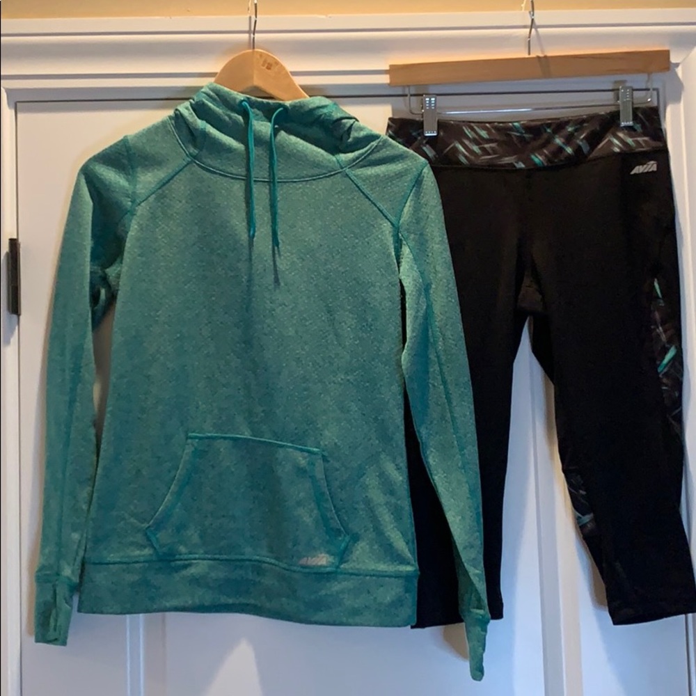 Active Workout Set. Sweatshirt & Capri